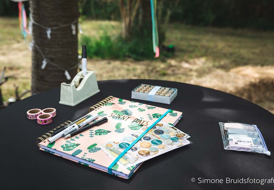 Gastenboek photobooth fotostrips fotokast - Simone Bruidsfotografie