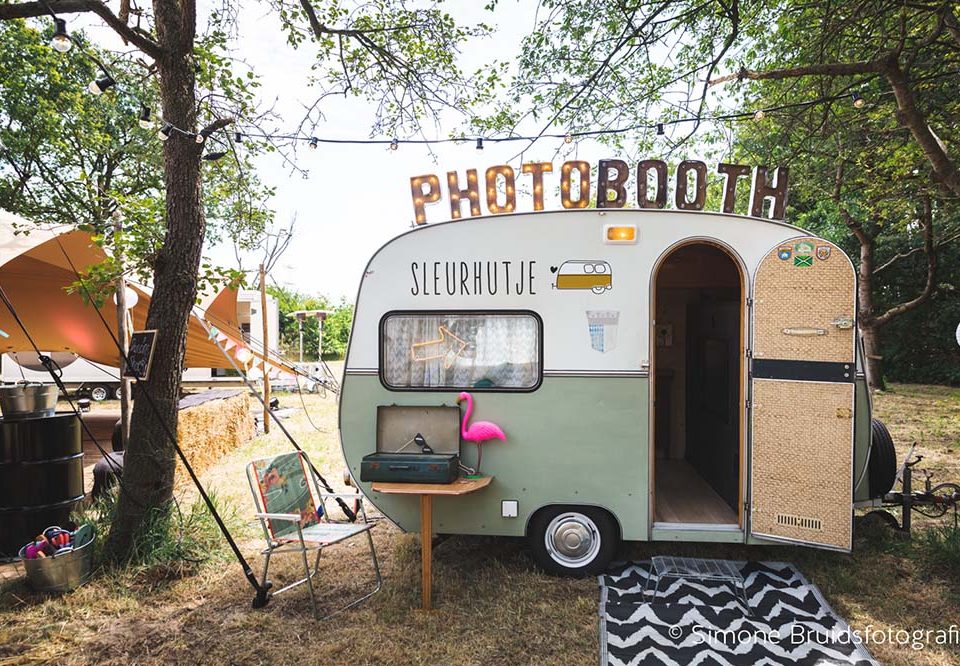Simone Bruidsfotografie - Sleurhutje photoboothcaravan - caravan photobooth
